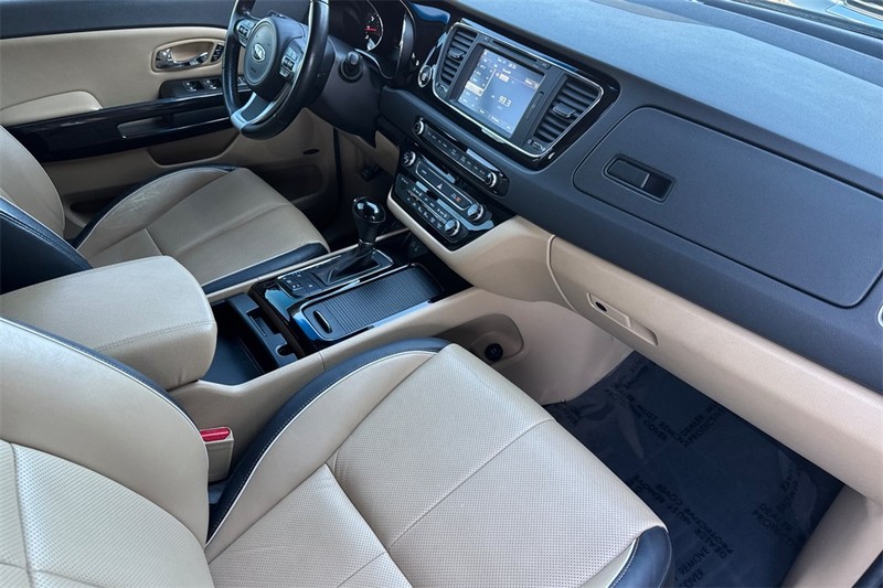 Kia Sedona Vehicle Full-screen Gallery Image 15