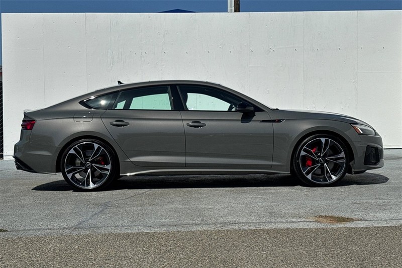 Audi S5 Sportback Vehicle Full-screen Gallery Image 03