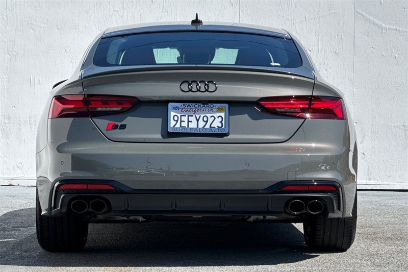 Audi S5 Sportback Vehicle Full-screen Gallery Image 05