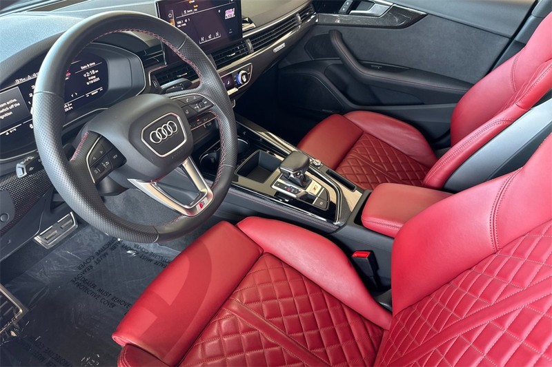Audi S5 Sportback Vehicle Full-screen Gallery Image 10