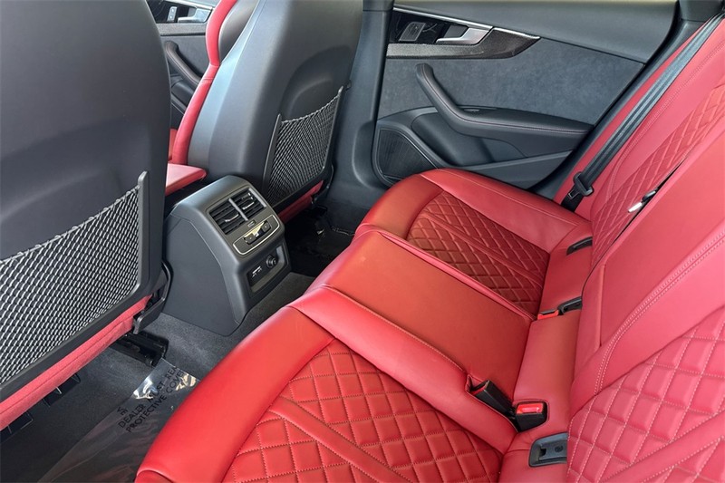 Audi S5 Sportback Vehicle Full-screen Gallery Image 12