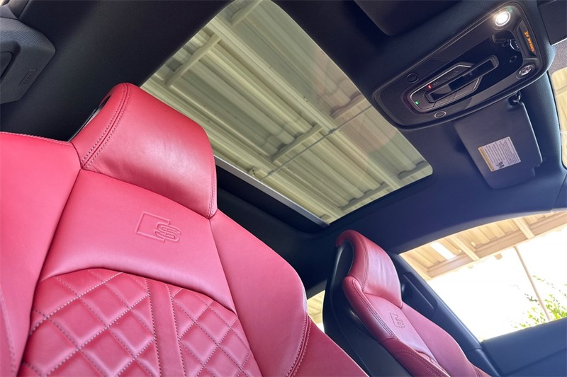 Audi S5 Sportback Vehicle Full-screen Gallery Image 16