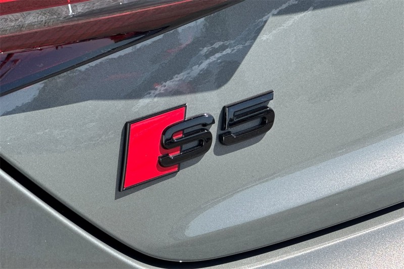 Audi S5 Sportback Vehicle Full-screen Gallery Image 27