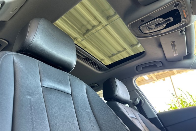 Audi A4 Vehicle Full-screen Gallery Image 16