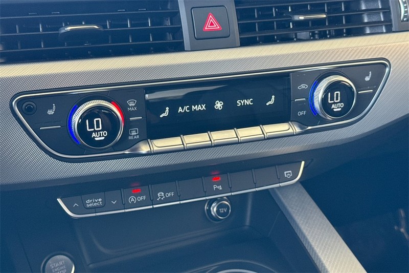 Audi A4 Vehicle Full-screen Gallery Image 20