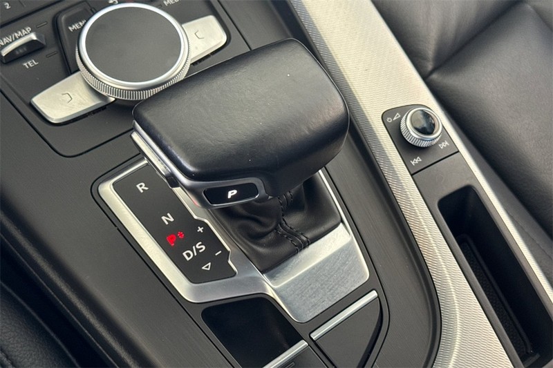 Audi A4 Vehicle Full-screen Gallery Image 21