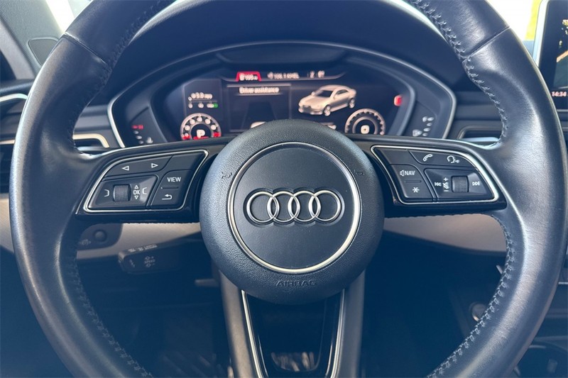 Audi A4 Vehicle Full-screen Gallery Image 23