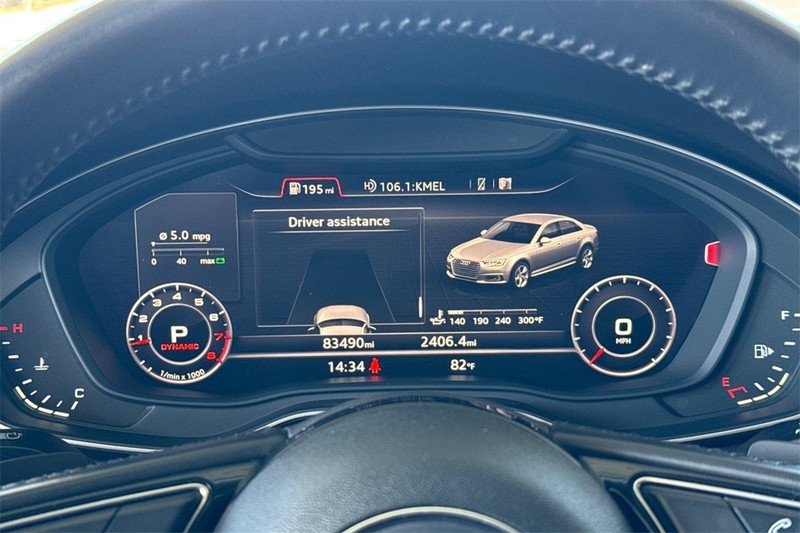 Audi A4 Vehicle Full-screen Gallery Image 24