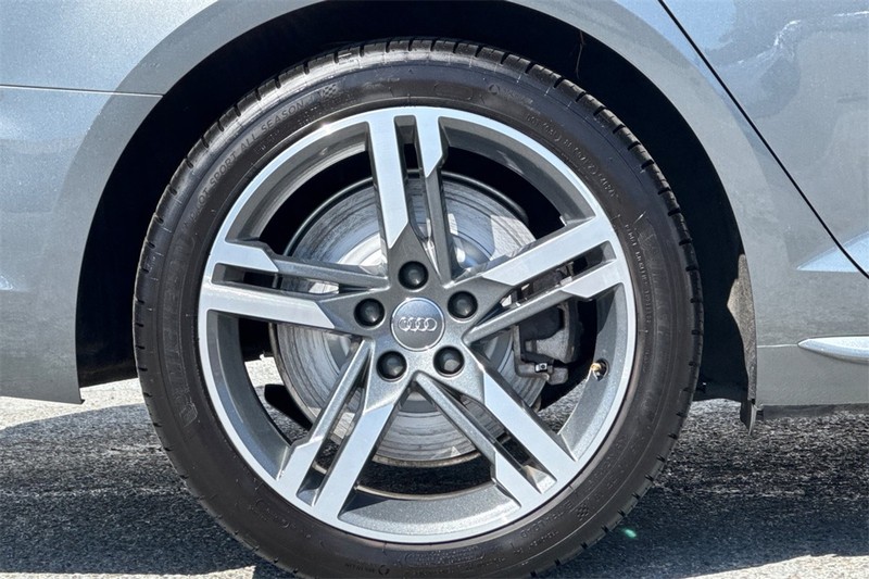 Audi A4 Vehicle Full-screen Gallery Image 26