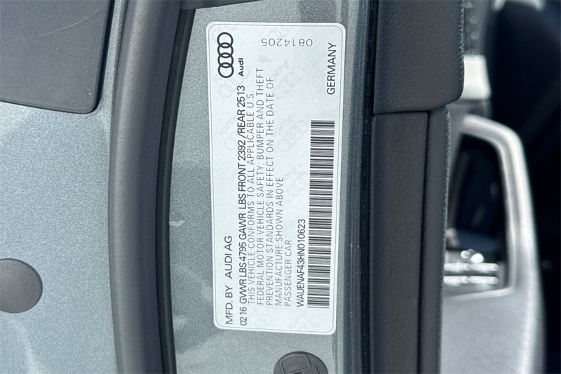 Audi A4 Vehicle Full-screen Gallery Image 28