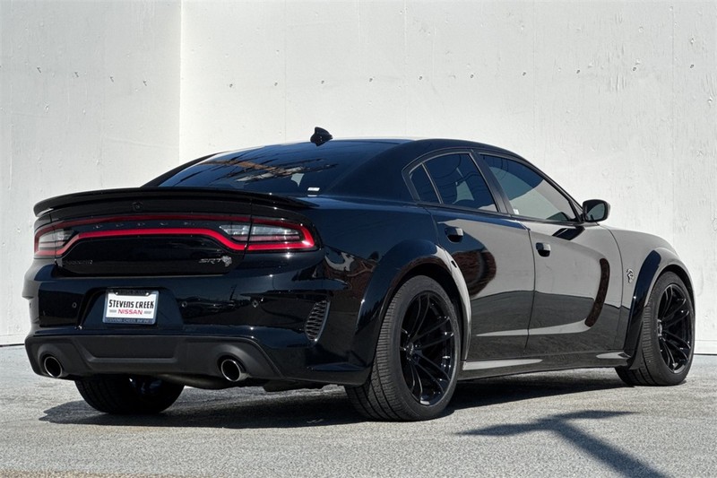 Dodge Charger Vehicle Full-screen Gallery Image 04