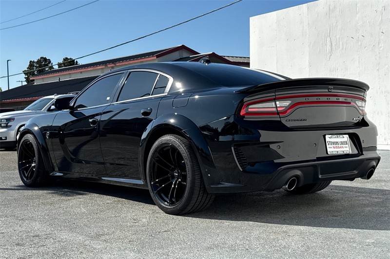Dodge Charger Vehicle Full-screen Gallery Image 06