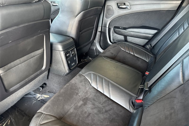 Dodge Charger Vehicle Full-screen Gallery Image 12