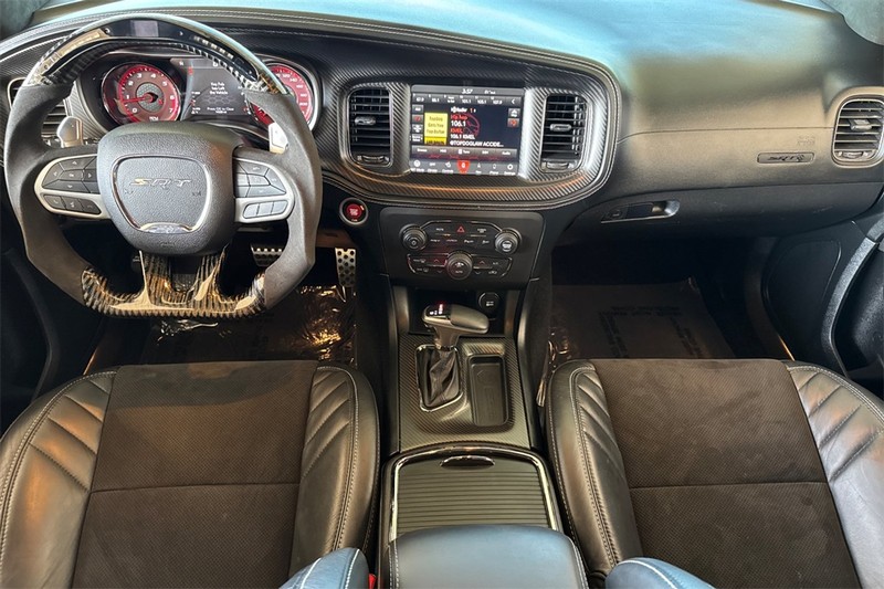 Dodge Charger Vehicle Full-screen Gallery Image 13