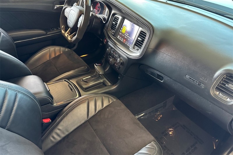 Dodge Charger Vehicle Full-screen Gallery Image 15