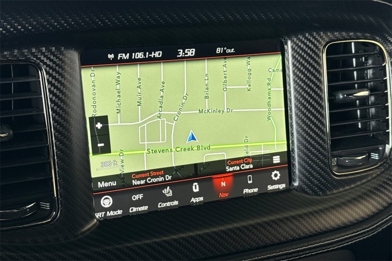 Dodge Charger Vehicle Full-screen Gallery Image 18