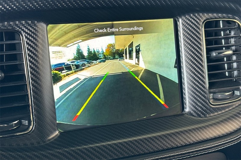 Dodge Charger Vehicle Full-screen Gallery Image 19
