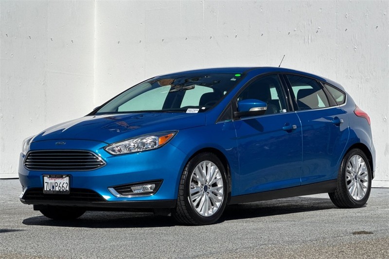 Ford Focus Hatchback Vehicle Full-screen Gallery Image 08