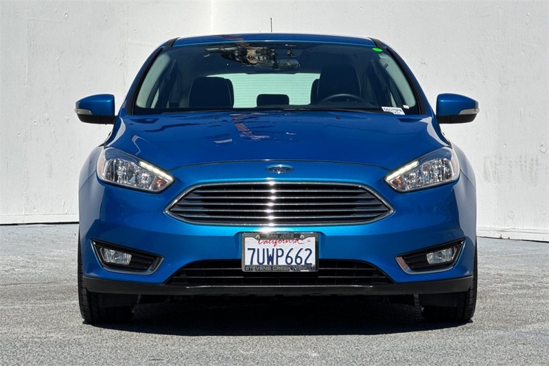 Ford Focus Hatchback Vehicle Full-screen Gallery Image 09