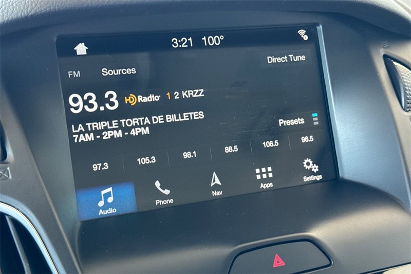 Ford Focus Hatchback Vehicle Full-screen Gallery Image 17