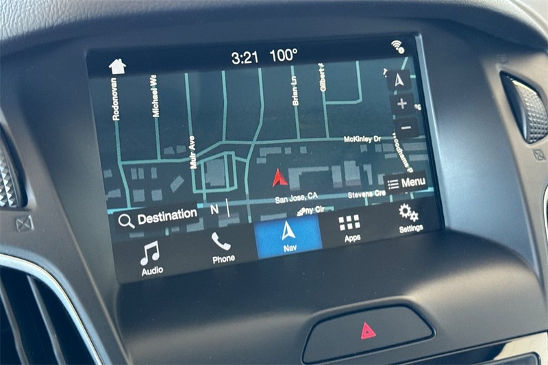 Ford Focus Hatchback Vehicle Full-screen Gallery Image 18