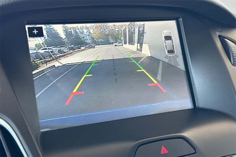 Ford Focus Hatchback Vehicle Full-screen Gallery Image 19