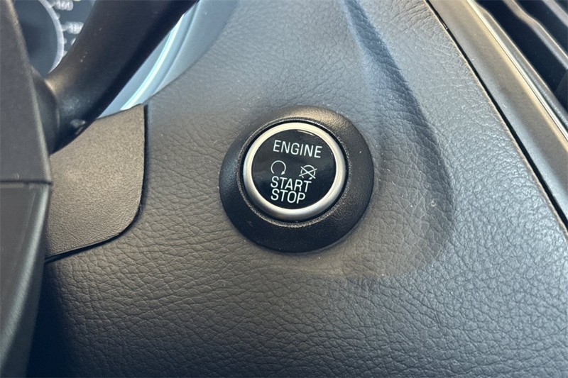Ford Focus Hatchback Vehicle Full-screen Gallery Image 22