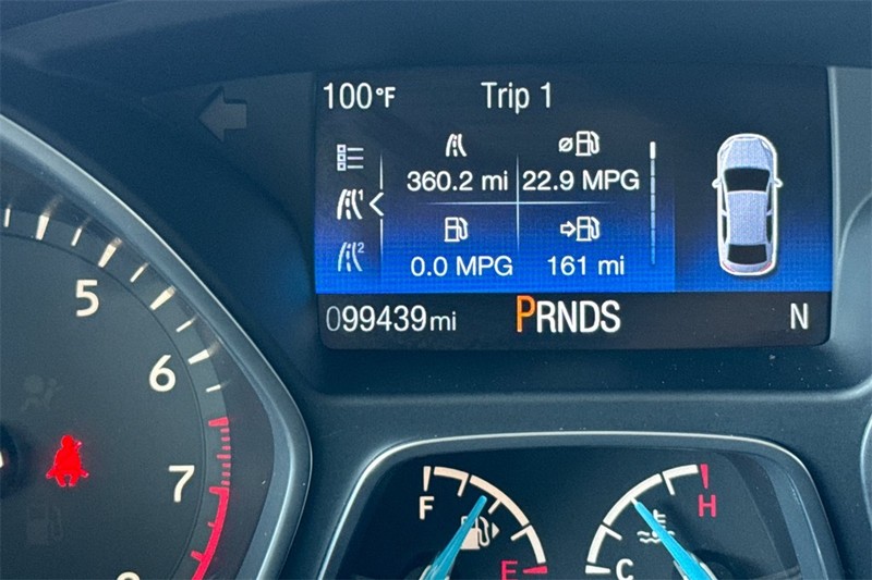 Ford Focus Hatchback Vehicle Full-screen Gallery Image 25