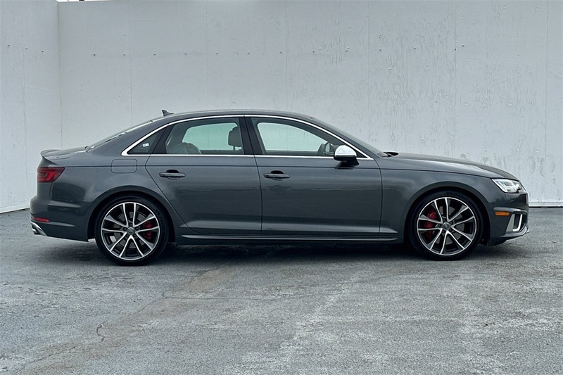 Audi S4 Vehicle Full-screen Gallery Image 03