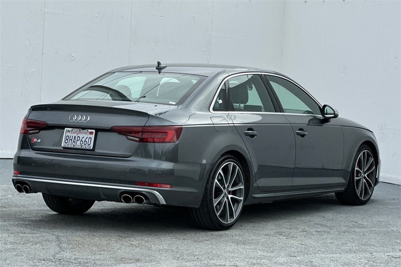 Audi S4 Vehicle Full-screen Gallery Image 04