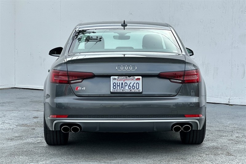 Audi S4 Vehicle Full-screen Gallery Image 05