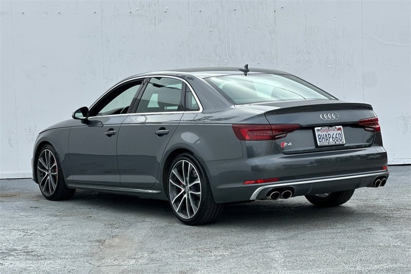 Audi S4 Vehicle Full-screen Gallery Image 06