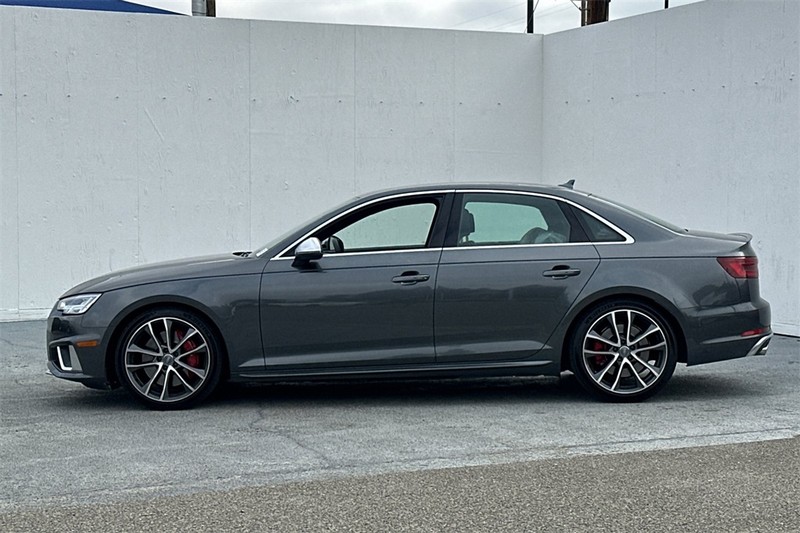Audi S4 Vehicle Full-screen Gallery Image 07