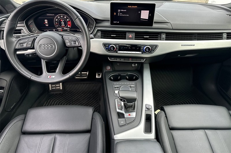 Audi S4 Vehicle Full-screen Gallery Image 13