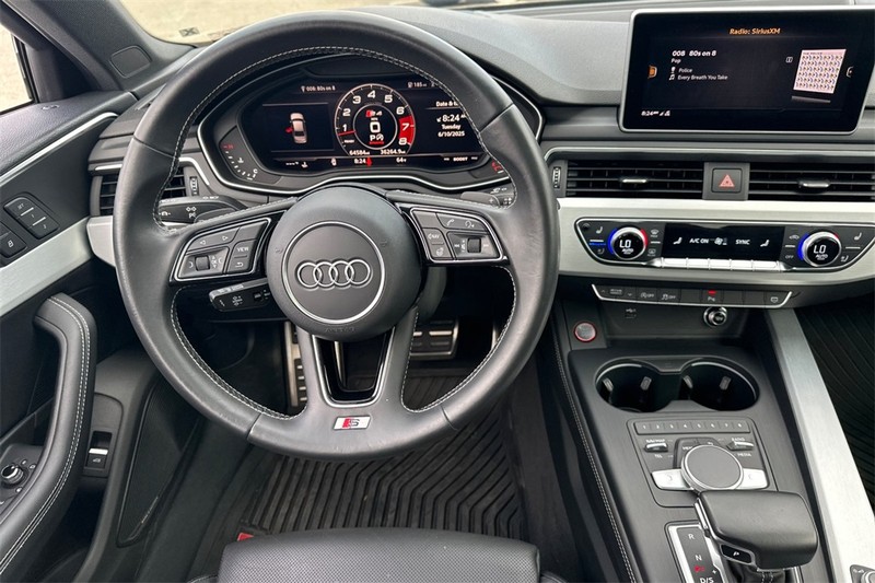 Audi S4 Vehicle Full-screen Gallery Image 14