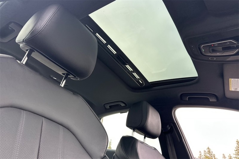 Audi S4 Vehicle Full-screen Gallery Image 16