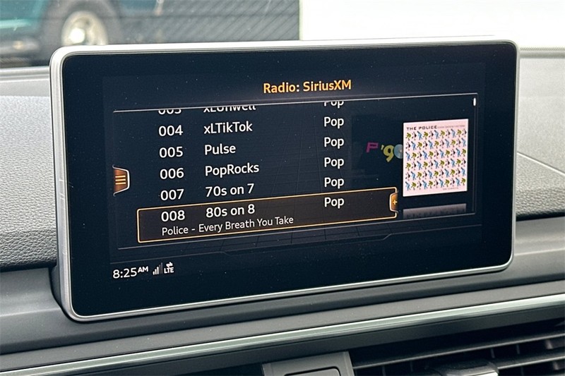 Audi S4 Vehicle Full-screen Gallery Image 17