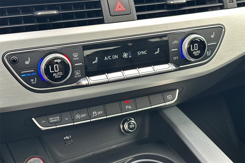 Audi S4 Vehicle Full-screen Gallery Image 20
