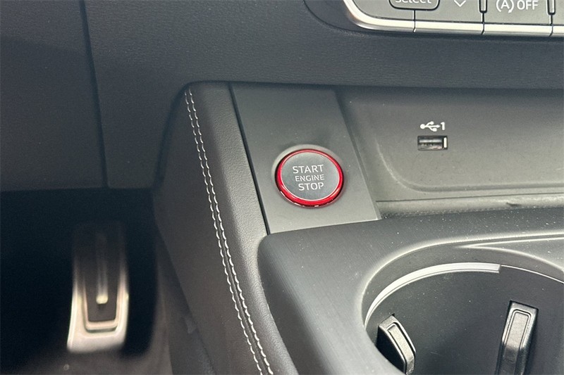 Audi S4 Vehicle Full-screen Gallery Image 22