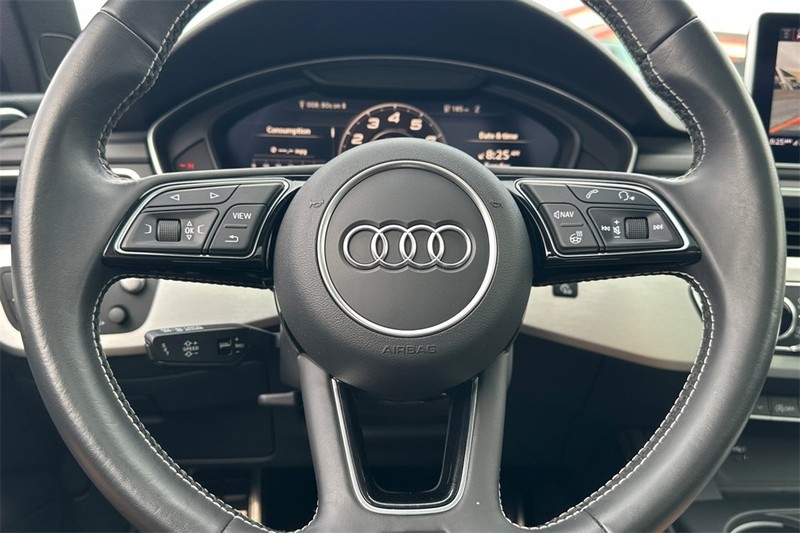 Audi S4 Vehicle Full-screen Gallery Image 23