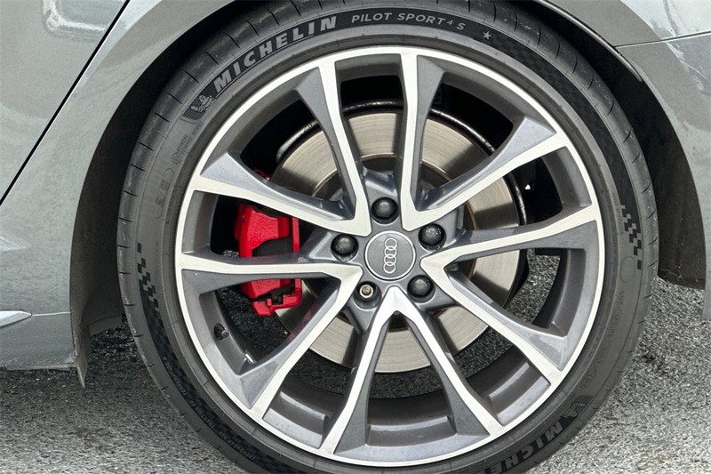 Audi S4 Vehicle Full-screen Gallery Image 25