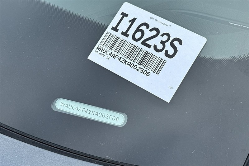 Audi S4 Vehicle Full-screen Gallery Image 28