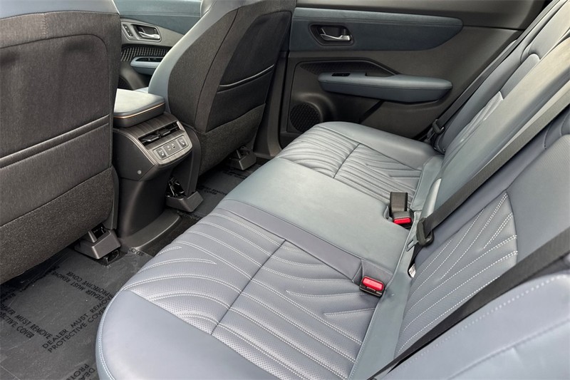 Nissan ARIYA Vehicle Full-screen Gallery Image 12
