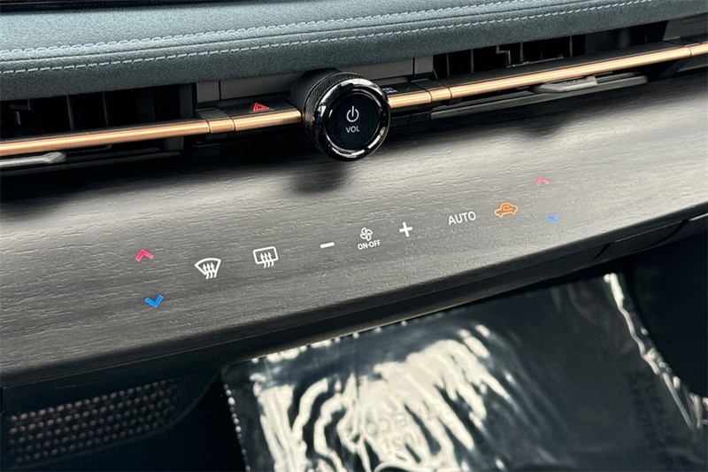 Nissan ARIYA Vehicle Full-screen Gallery Image 20