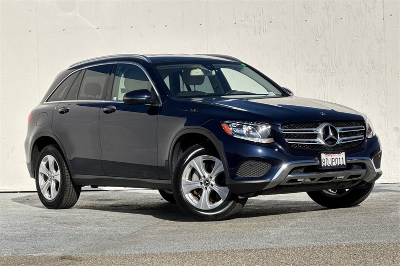 Mercedes-Benz GLC Vehicle Full-screen Gallery Image 02