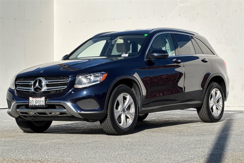 Mercedes-Benz GLC Vehicle Full-screen Gallery Image 08