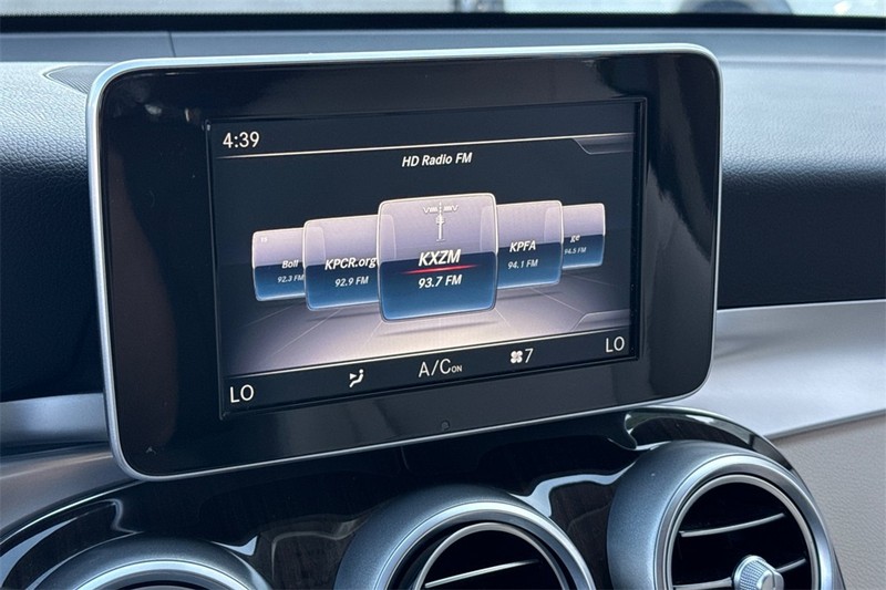 Mercedes-Benz GLC Vehicle Full-screen Gallery Image 17