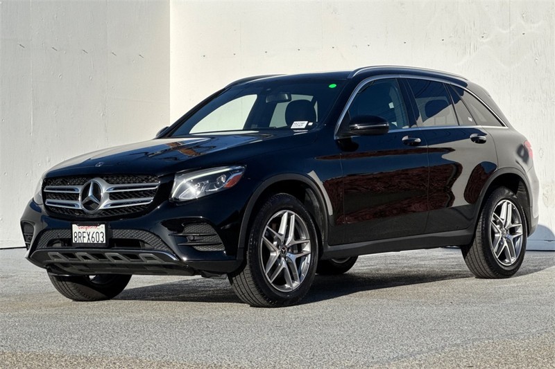 Mercedes-Benz GLC Vehicle Full-screen Gallery Image 08
