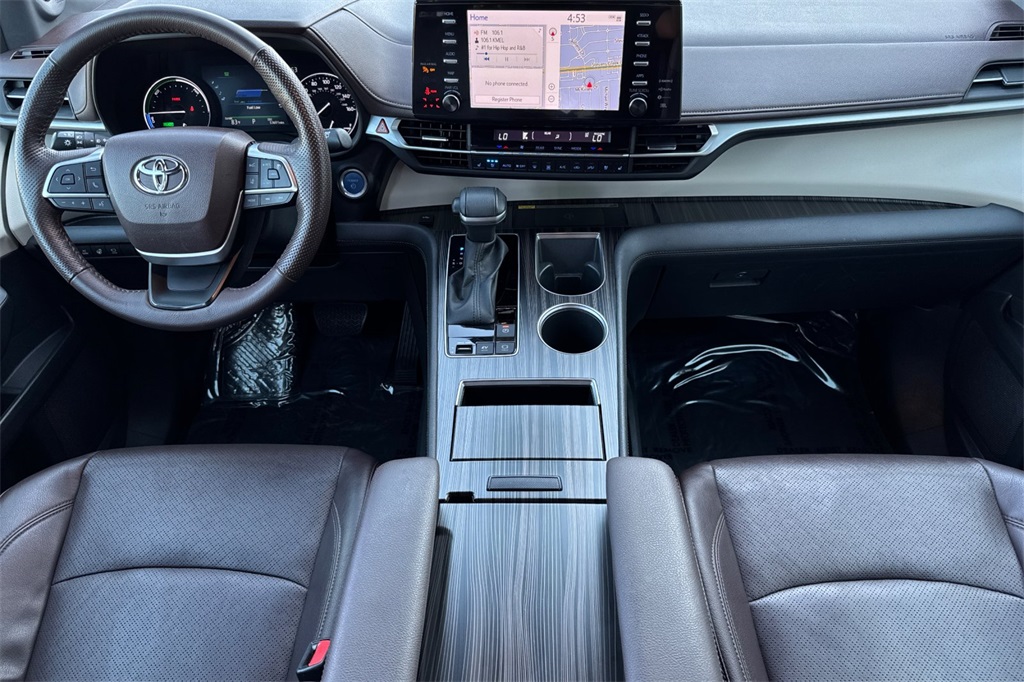 Toyota Sienna Vehicle Full-screen Gallery Image 13