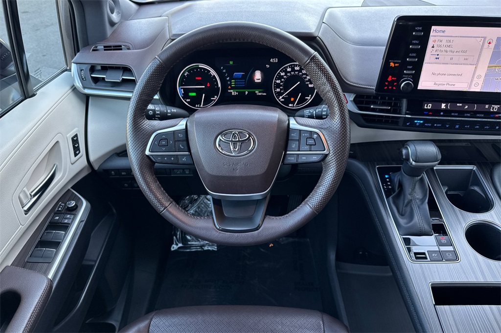 Toyota Sienna Vehicle Full-screen Gallery Image 14